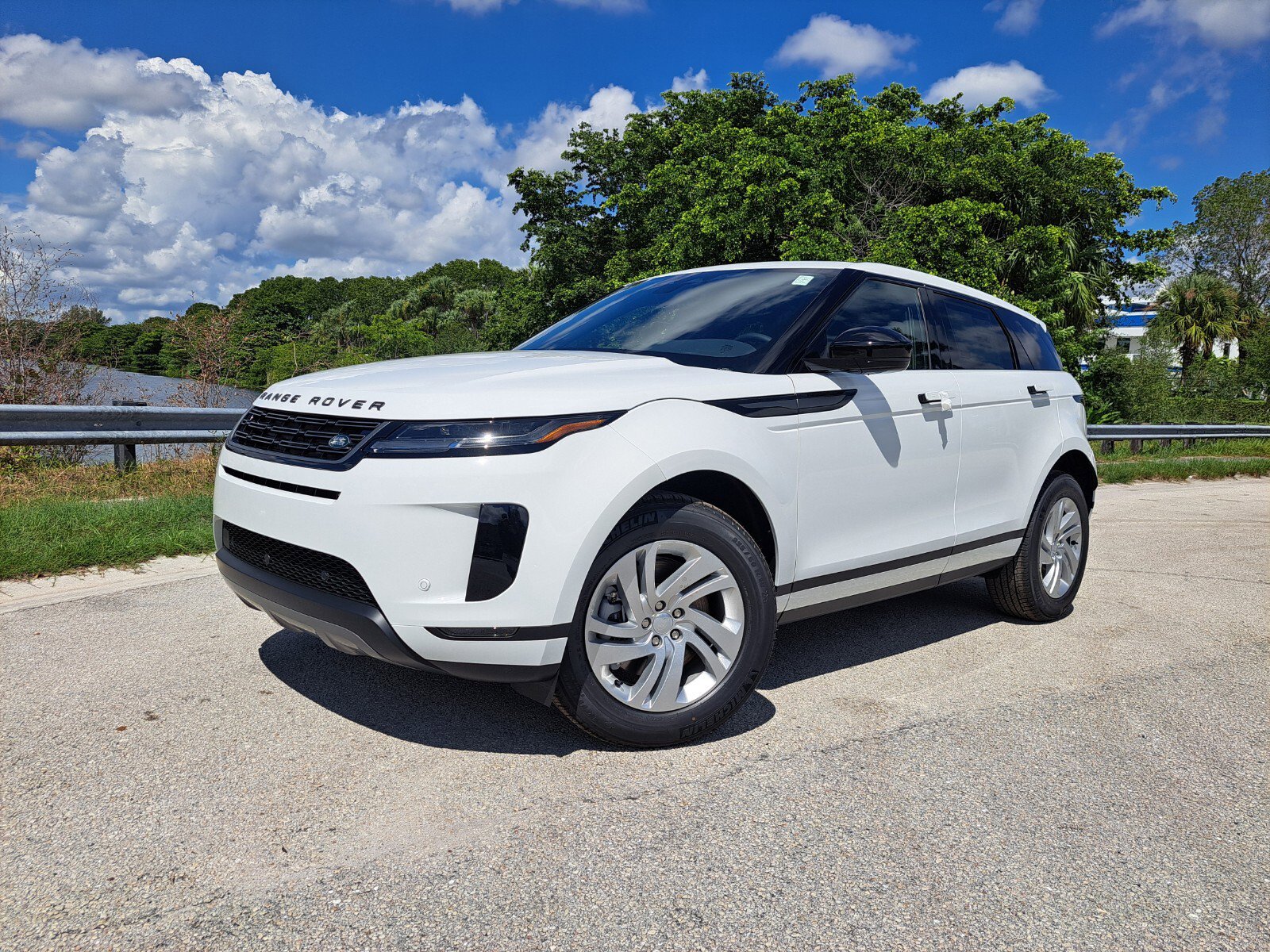 2026 Land Rover Range Rover Evoque S's photo