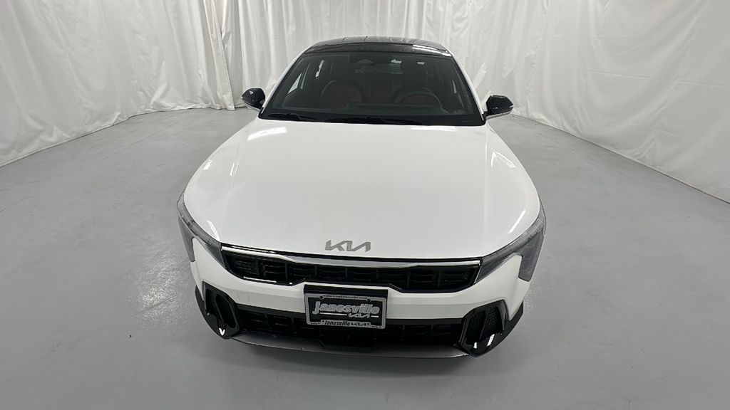 2025 Kia K4 GT-Line photo 8