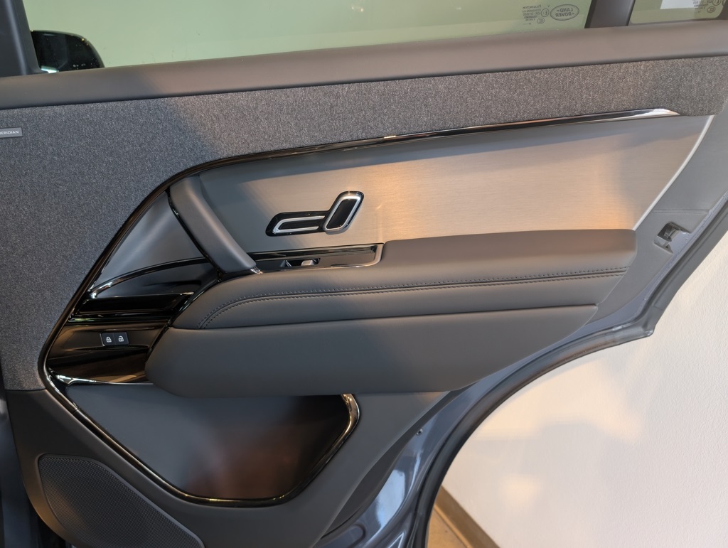 2025 Land Rover Range Rover Sport SE photo 18