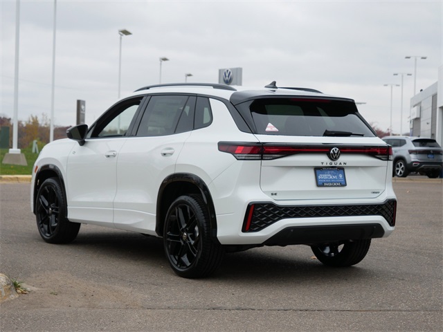 2026 Volkswagen Tiguan SE R-Line Black photo 2