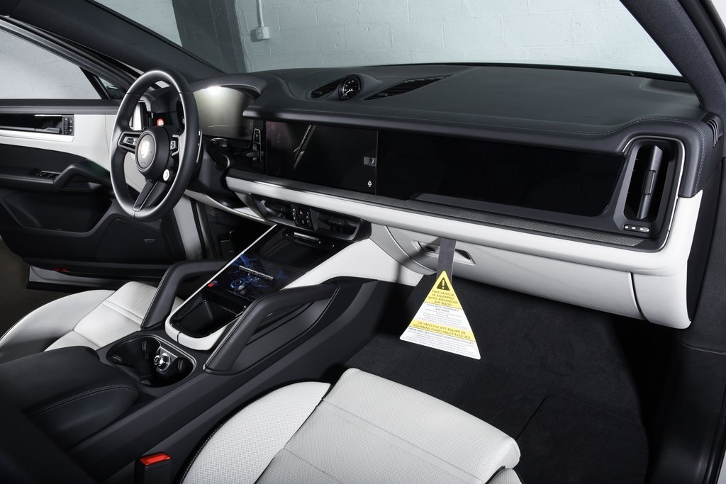 2025 Porsche Cayenne E-Hybrid photo 17