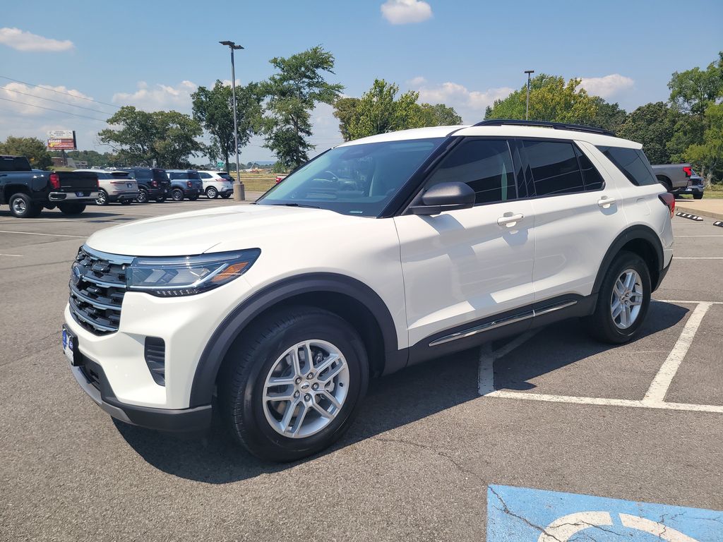 2025 Ford Explorer photo 6