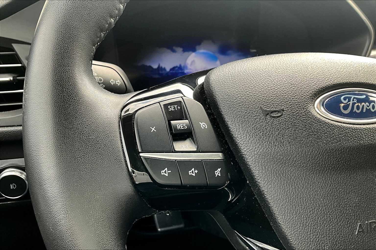 2022 Ford Escape SEL photo 22