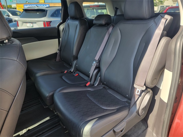 2023 Kia Carnival LX photo 15