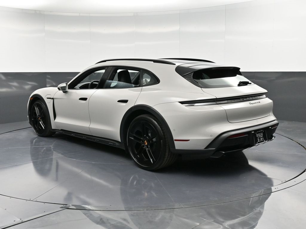 2025 Porsche Taycan Cross Turismo 4S photo 3
