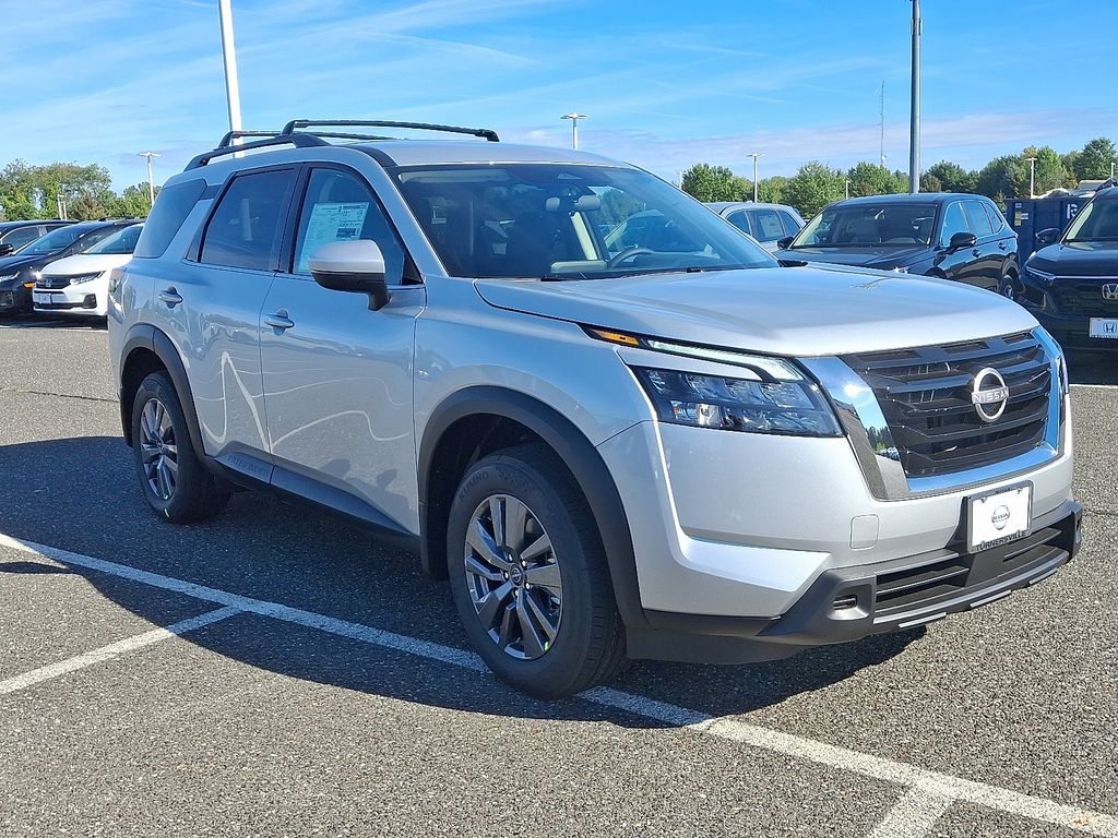 2025 Nissan Pathfinder SV photo 3