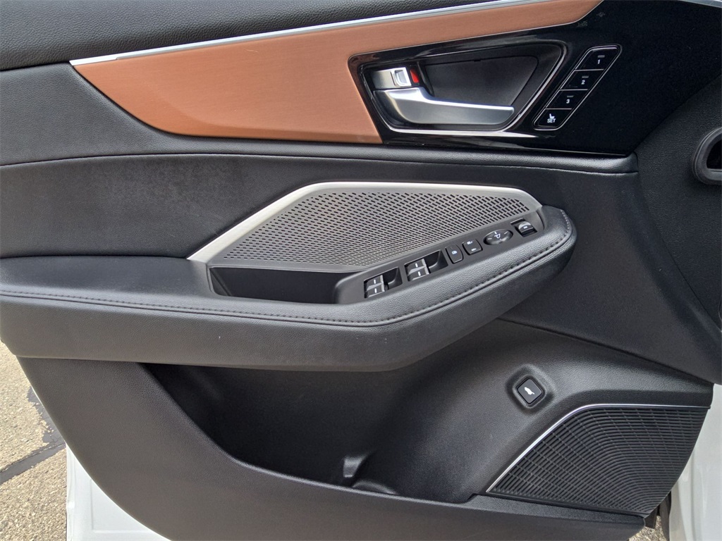 2022 Acura MDX SH-AWD photo 18
