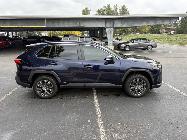 2023 Toyota RAV4 Hybrid XLE Premium photo 4