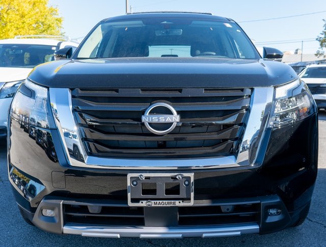 2025 Nissan Pathfinder SL photo 2