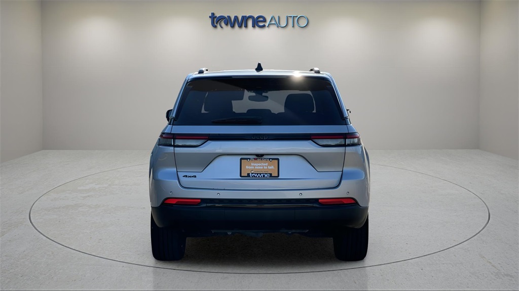 2023 Jeep Grand Cherokee Altitude photo 3