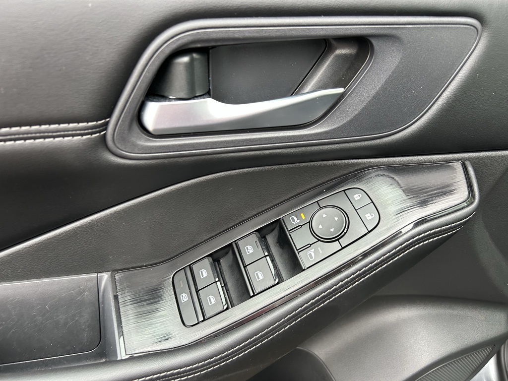 2023 Nissan Rogue SV photo 10