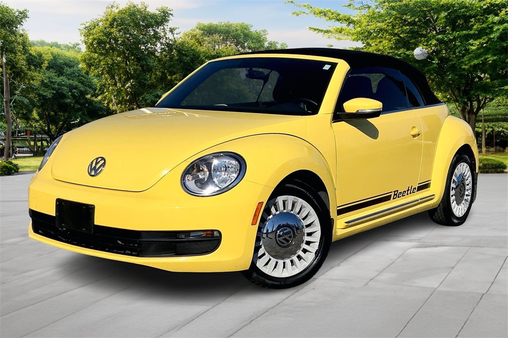 2013 Volkswagen Beetle Base's photo