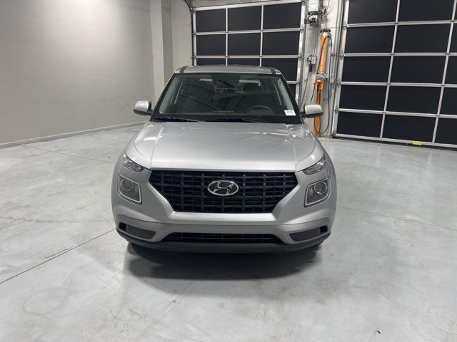 2026 Hyundai Venue SE photo 2