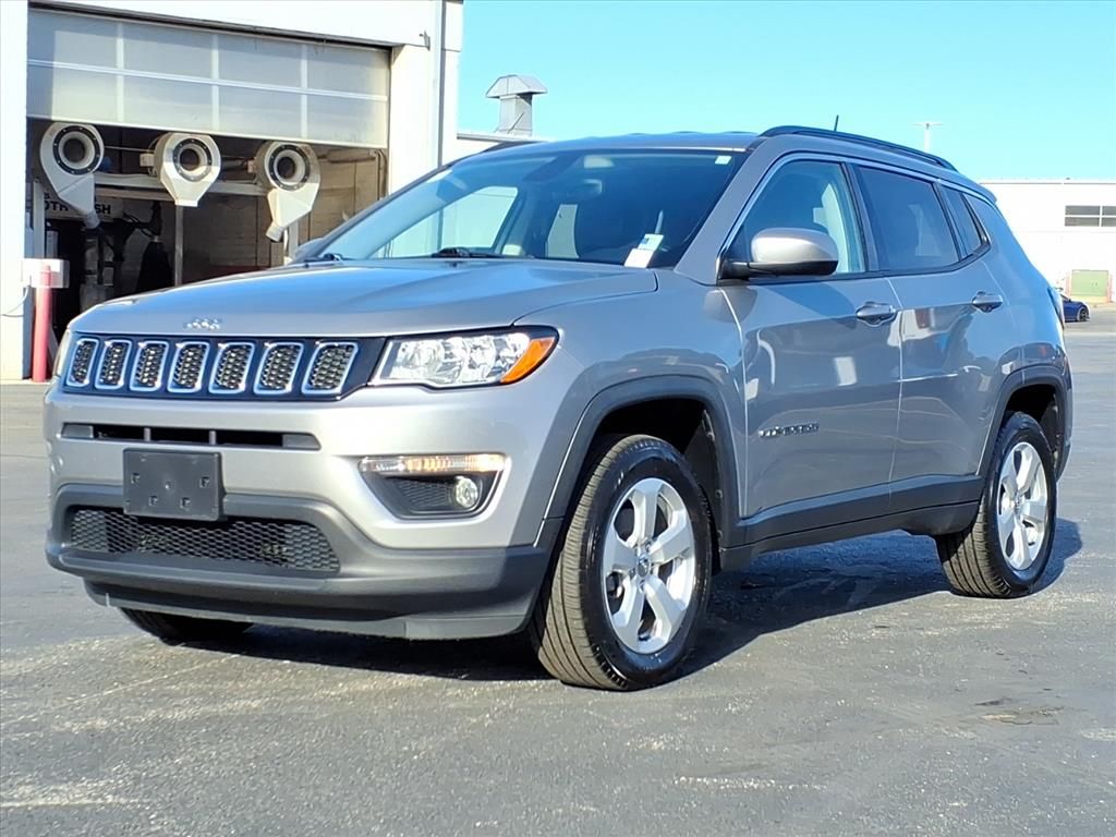 Used 2018 Jeep Compass Latitude with VIN 3C4NJDBB3JT391142 for sale in Kansas City
