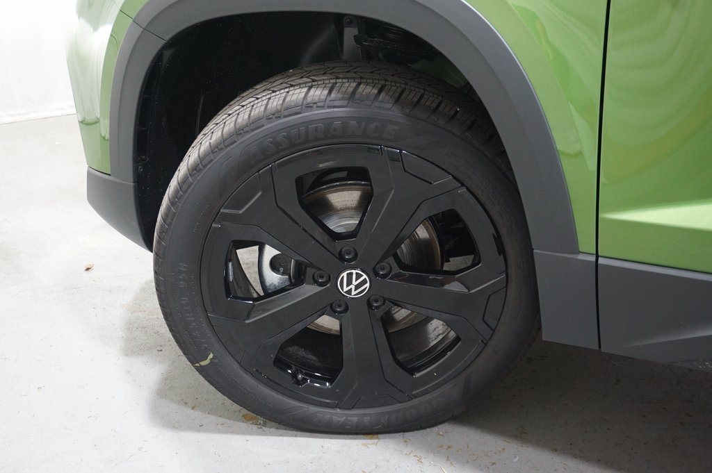 2025 Volkswagen Taos SEL photo 21