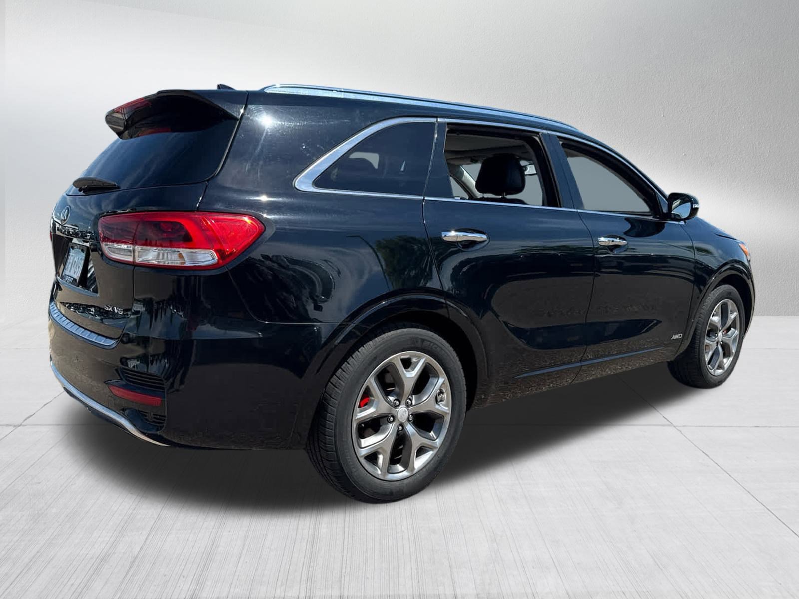 Used 2016 Kia Sorento SX with VIN 5XYPKDA5XGG172681 for sale in Brooklyn Center, Minnesota