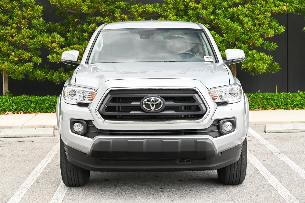 2022 Toyota Tacoma SR5 photo 2