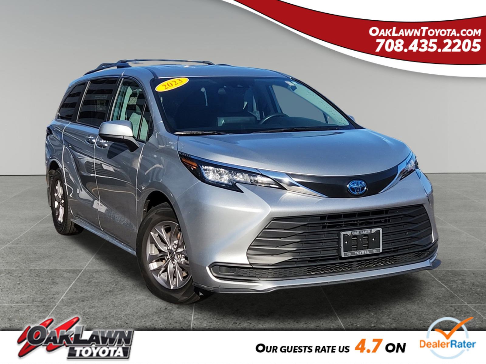 2023 Toyota Sienna LE's photo