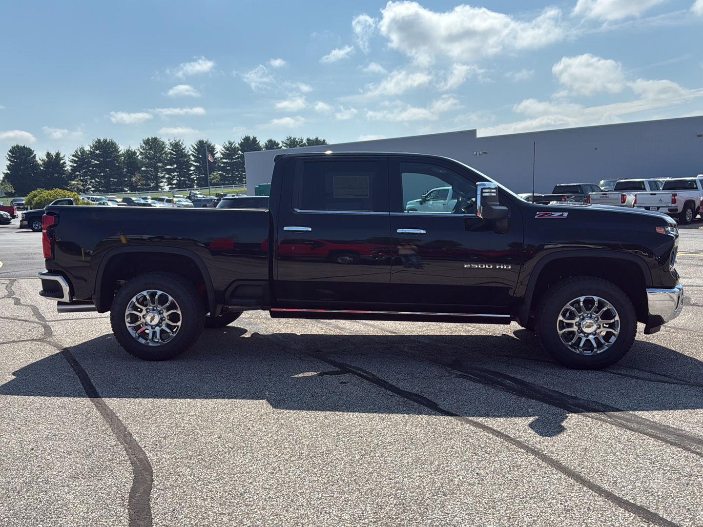 2025 Chevrolet Silverado 2500HD photo 4