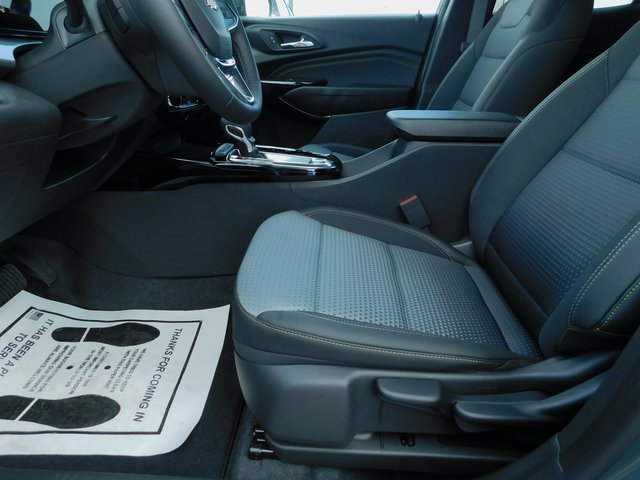 2025 Chevrolet Trax LT photo 18