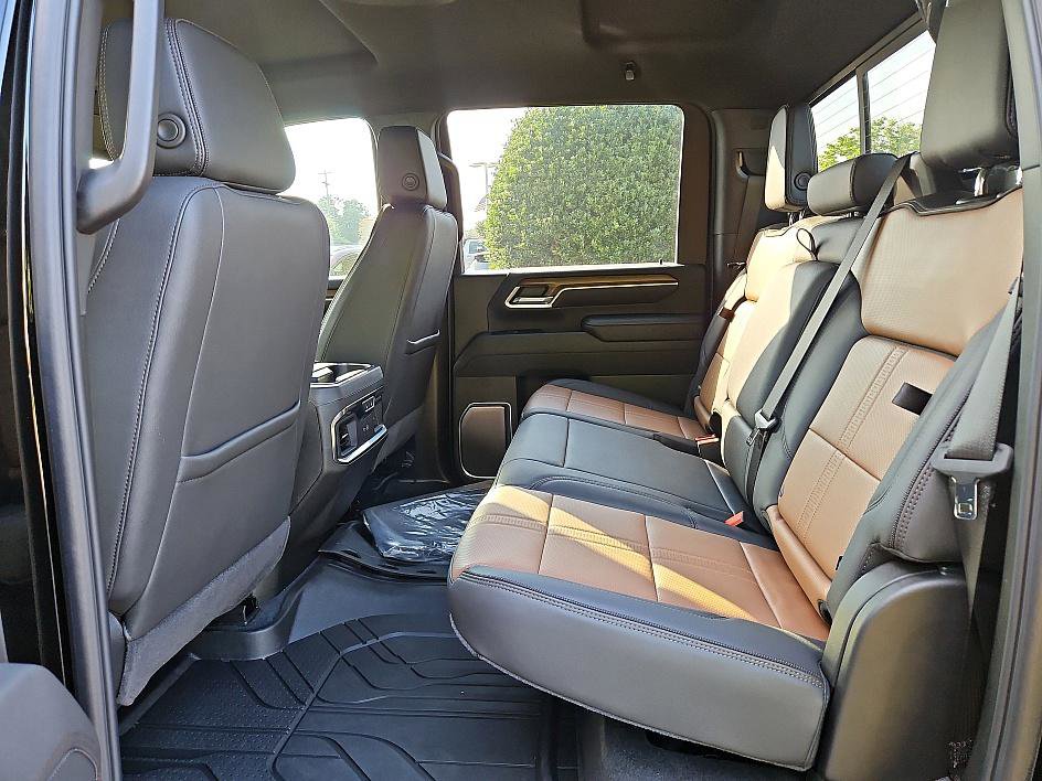 2025 Chevrolet Silverado 2500HD High Country photo 11
