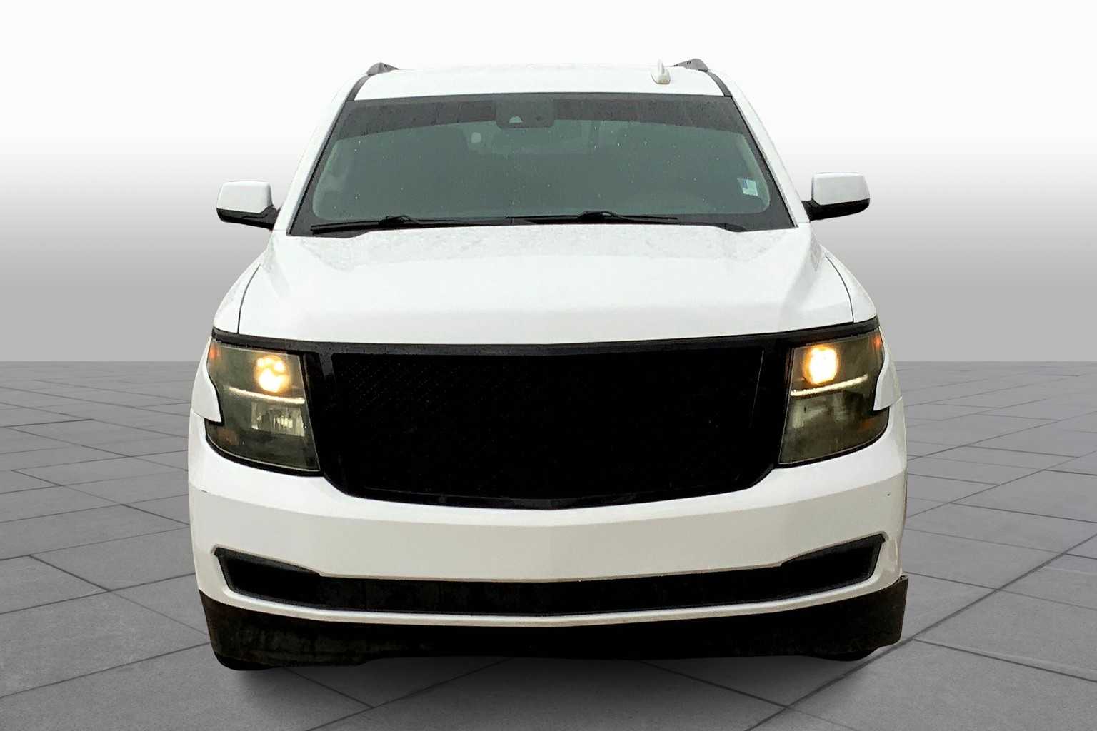 2017 Chevrolet Tahoe LT photo 3