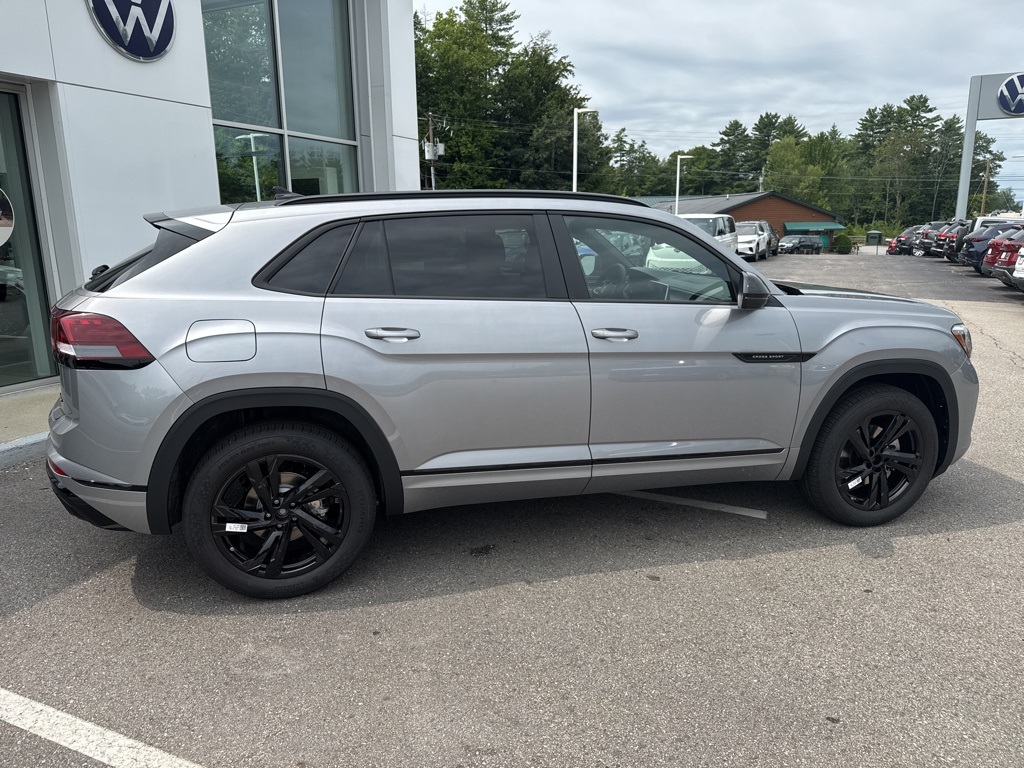 2025 Volkswagen Atlas Cross Sport SEL R-Line photo 5