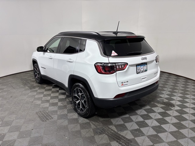 2025 Jeep Compass Limited photo 2