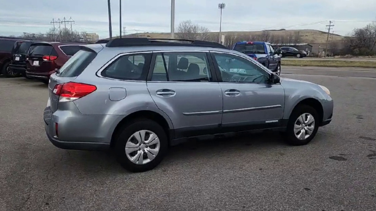 2011 Subaru Outback 2.5i photo 3