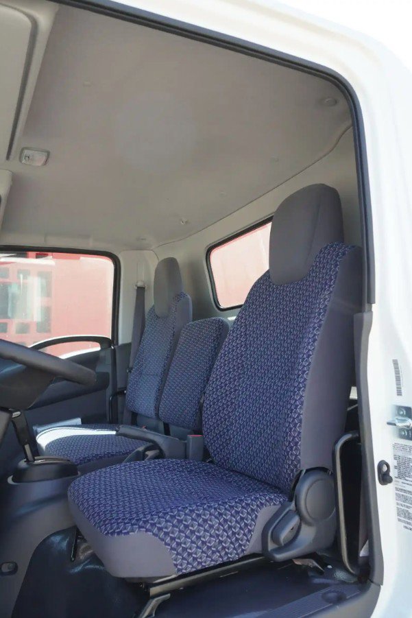 2024 Isuzu NRR photo 4