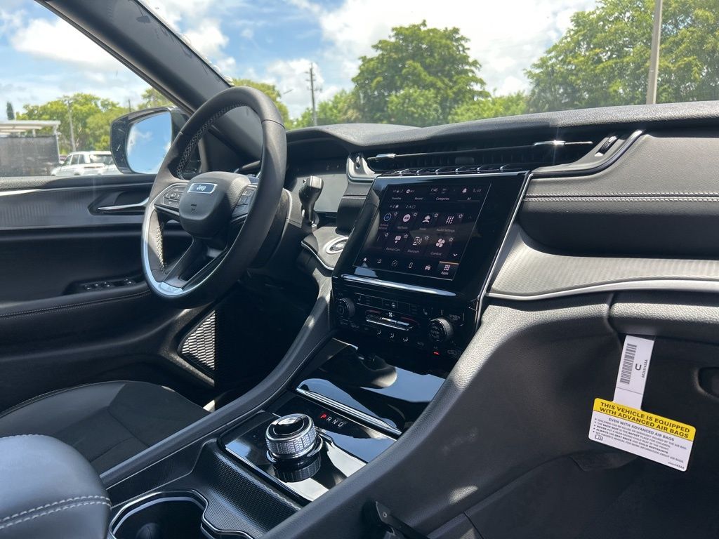 2025 Jeep Grand Cherokee Altitude X photo 23
