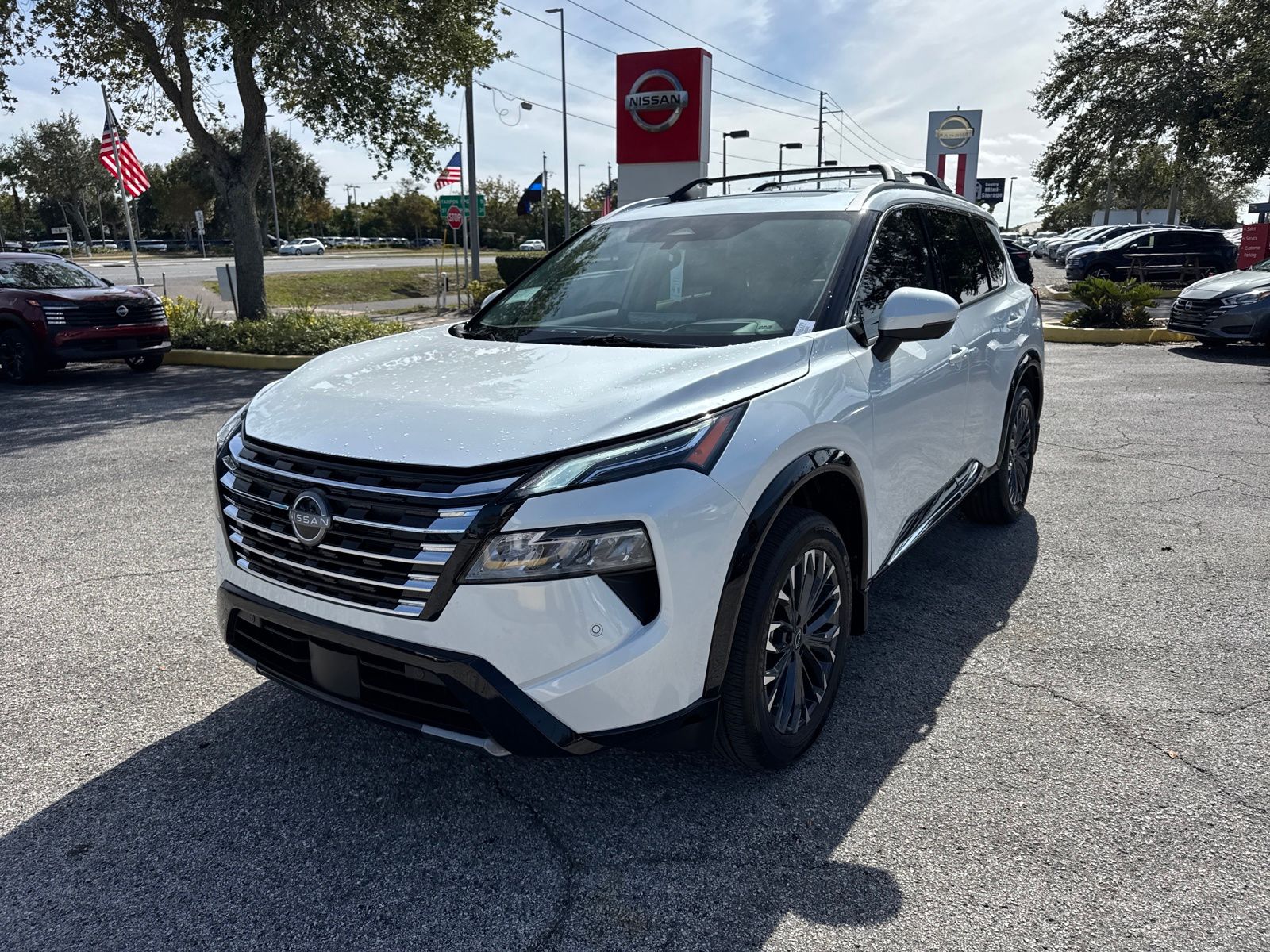 2026 Nissan Rogue Platinum photo 2