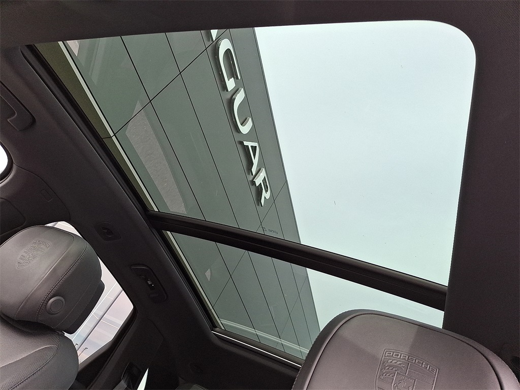 2023 Porsche Cayenne Platinum Edition photo 14
