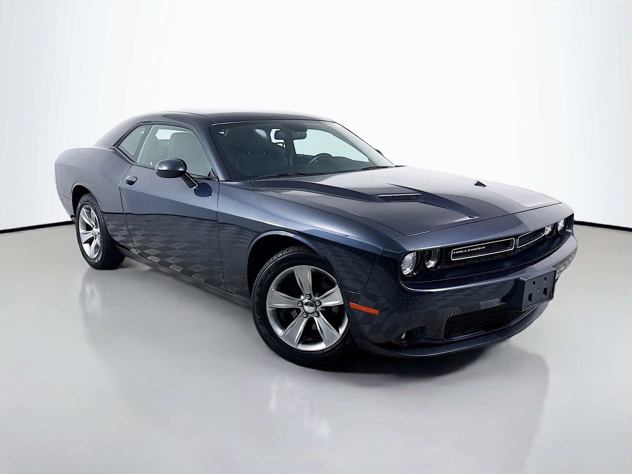 2016 Dodge Challenger SXT's photo