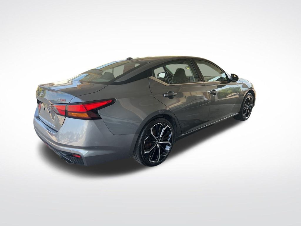 2023 Nissan Altima SR photo 41