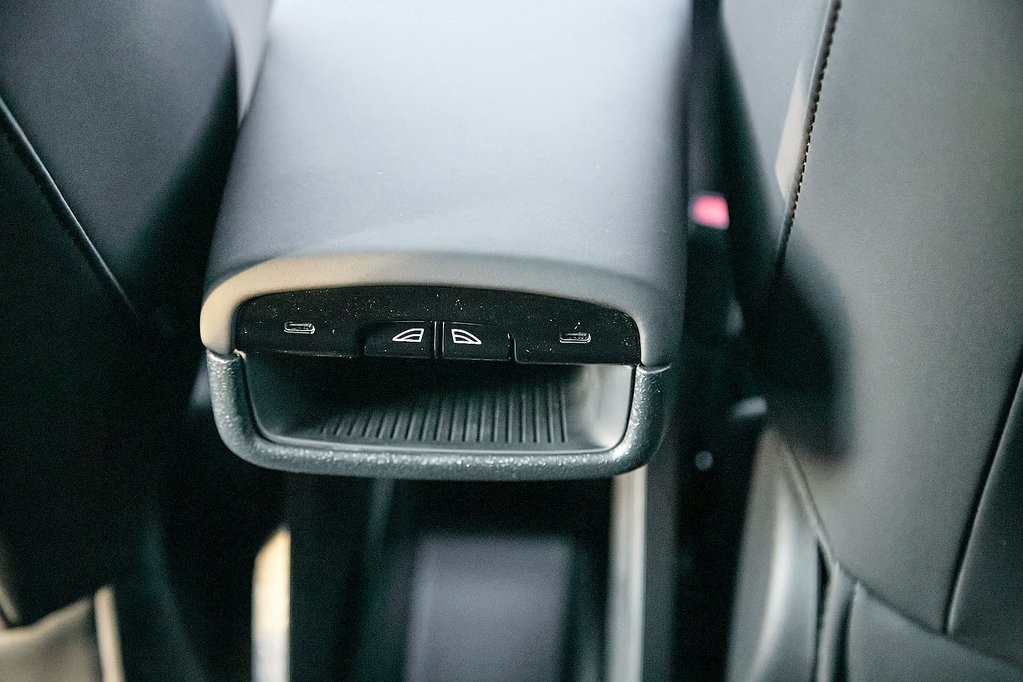 2026 VOLVO EX30 - Image 19