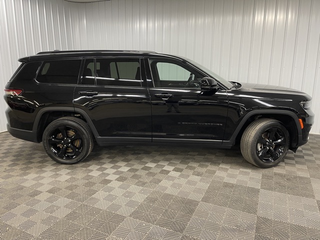 2022 Jeep Grand Cherokee Altitude photo 2