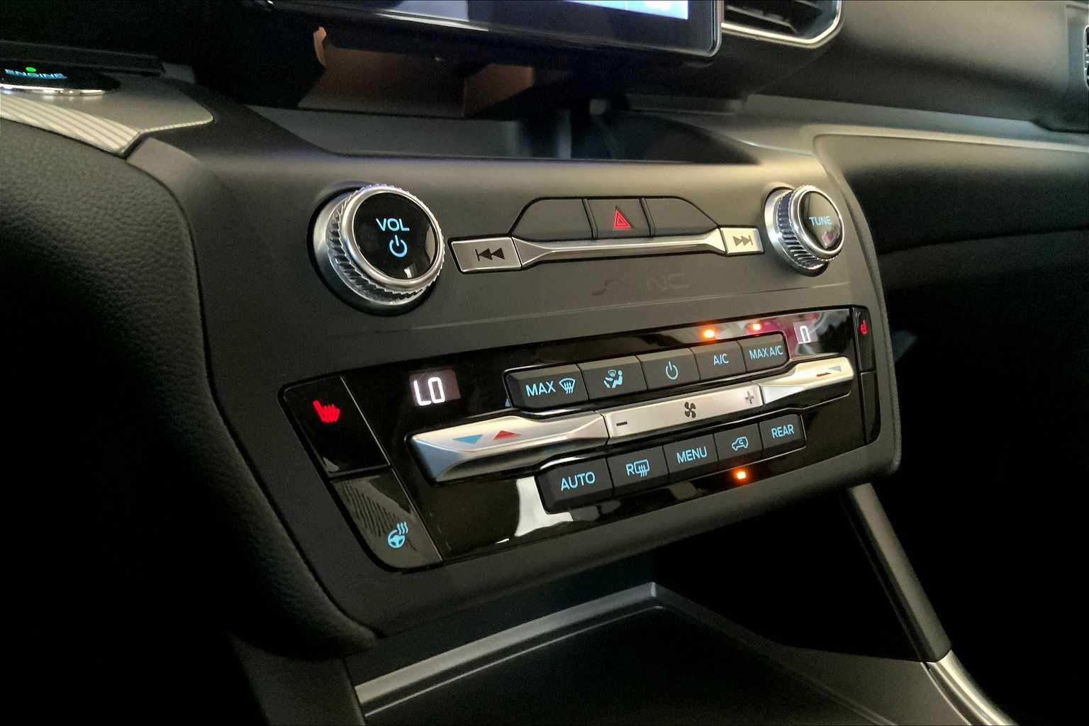 2020 Ford Explorer XLT photo 27