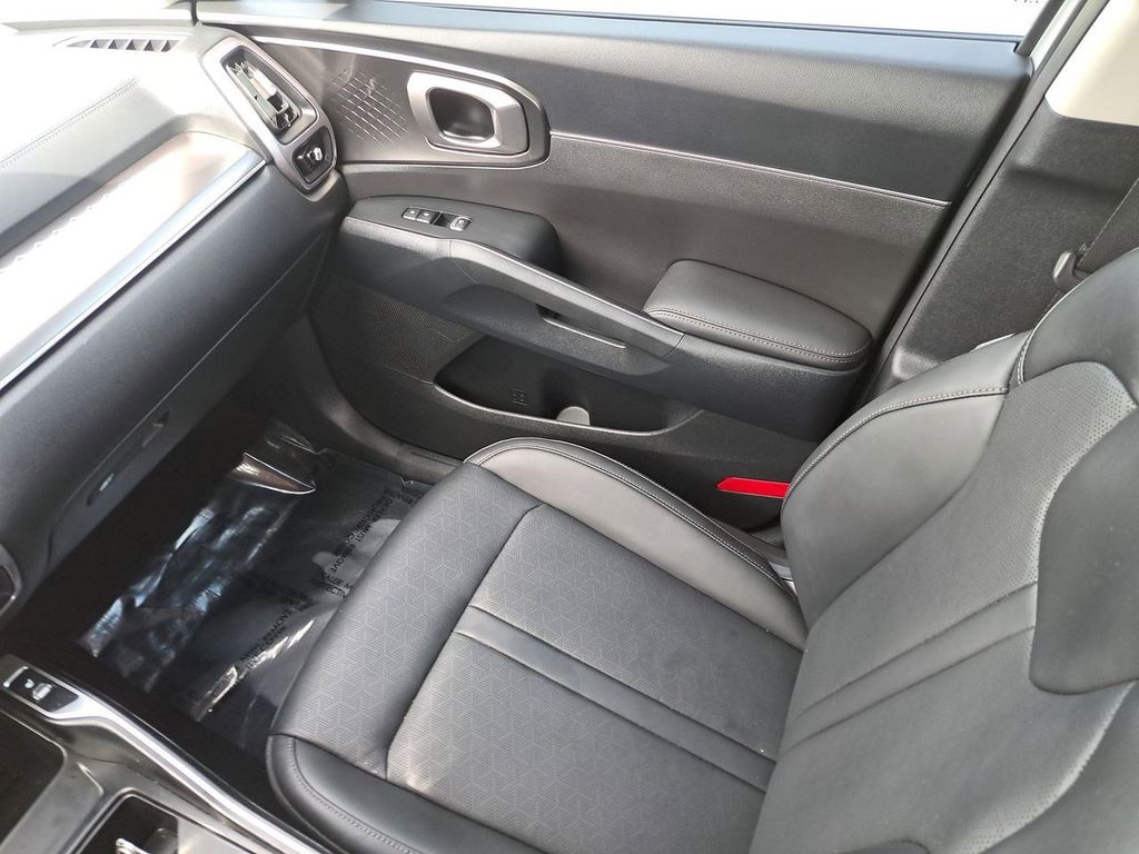 2023 Kia Sorento Hybrid EX photo 17