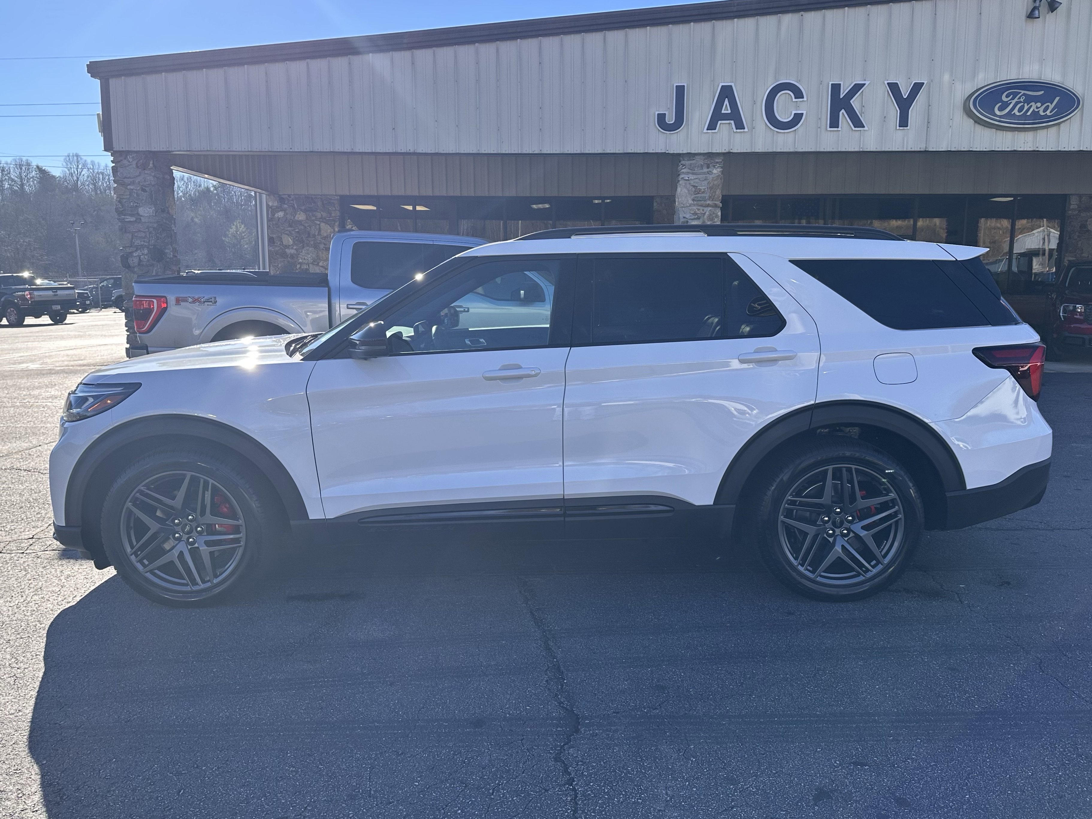 2025 Ford Explorer ST's photo