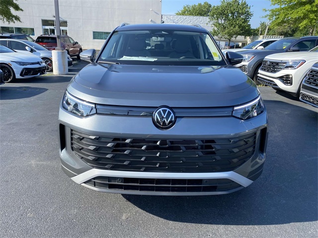 2025 Volkswagen Tiguan SE photo 2