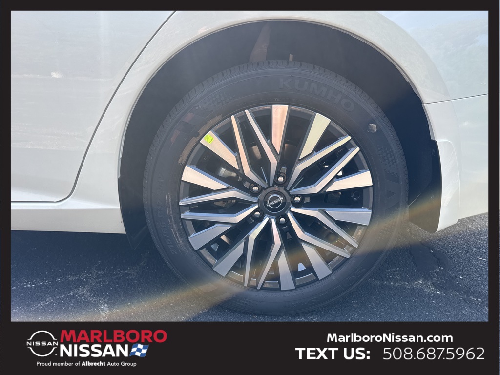 2025 Nissan Altima SV photo 11