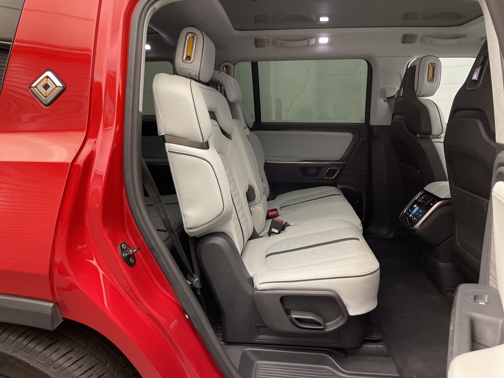 2024 Rivian R1S Launch Edition photo 26