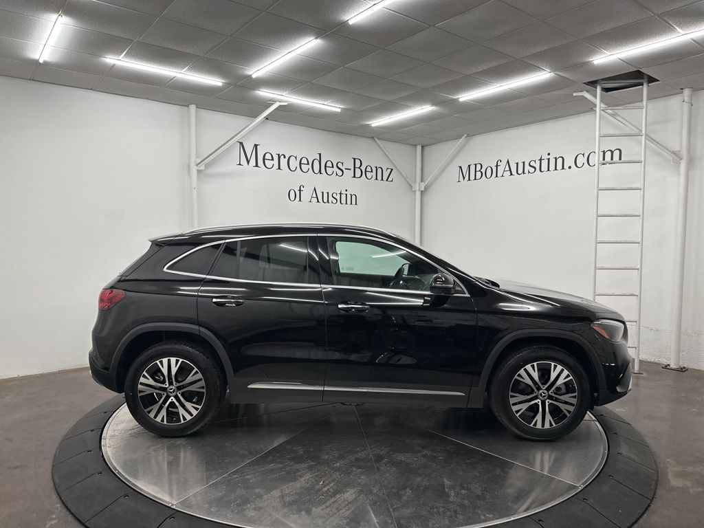 2025 Mercedes Benz GLA 250 photo 8