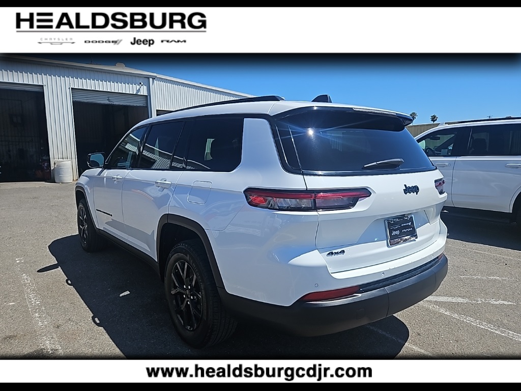 2024 Jeep Grand Cherokee Altitude photo 2