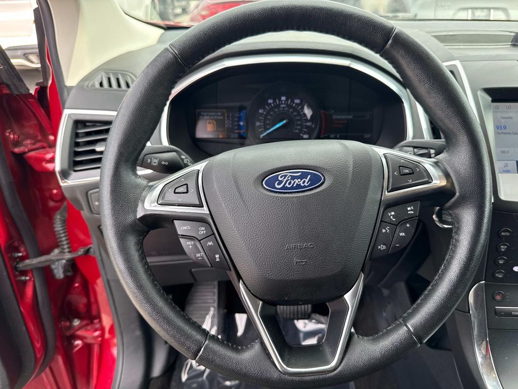 2020 Ford Edge Titanium photo 34