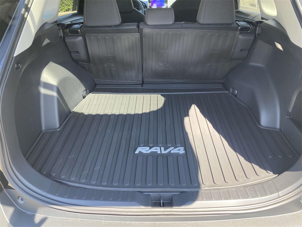 2025 Toyota RAV4 LE photo 7