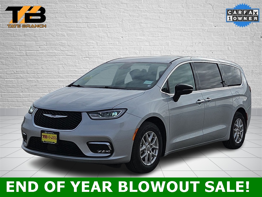 2024 Chrysler Pacifica Touring L's photo