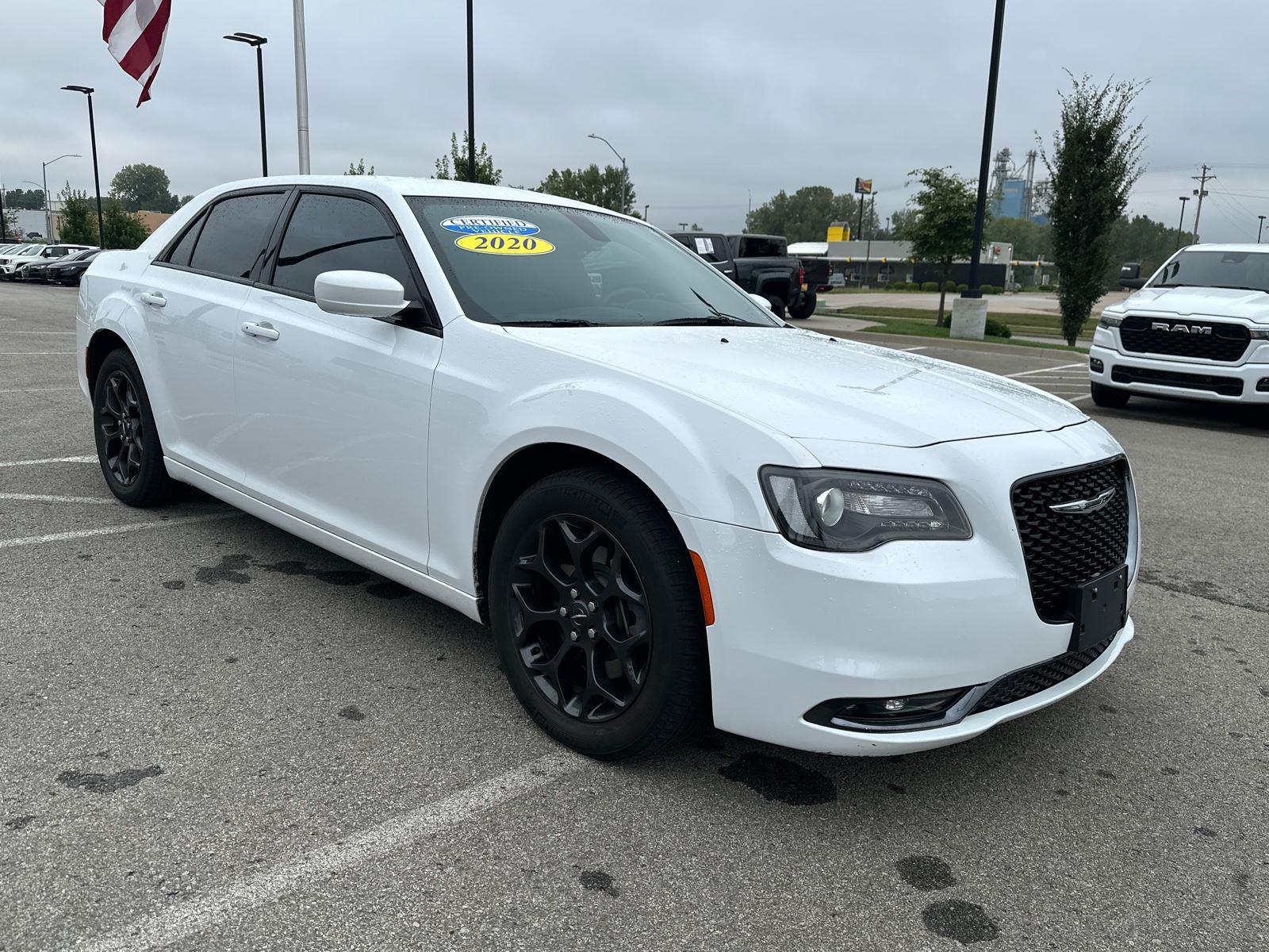 2020 Chrysler 300 photo 5