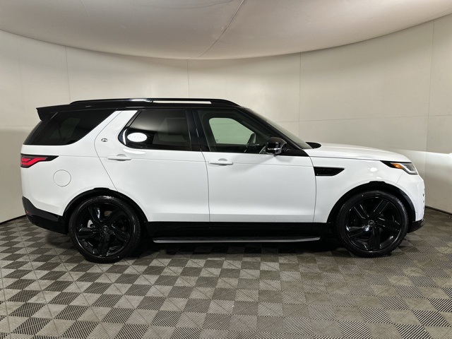 2025 Land Rover Discovery SE photo 3